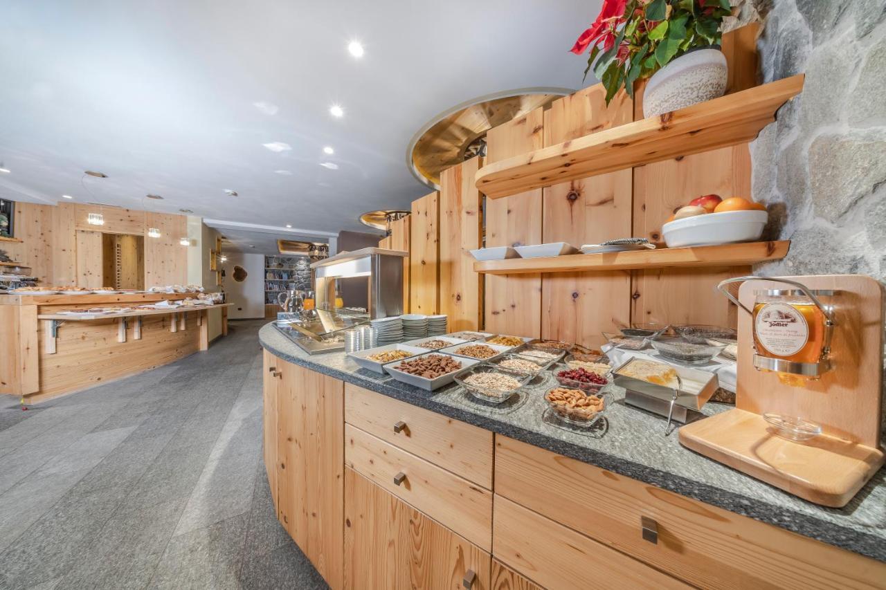Hotel Chalet Dlaces Selva di Val Gardena Exterior photo